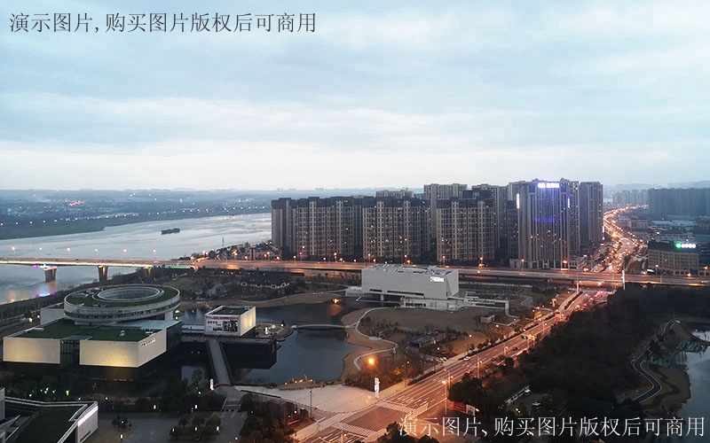 雄踞一城之央，以不变应万变繁华